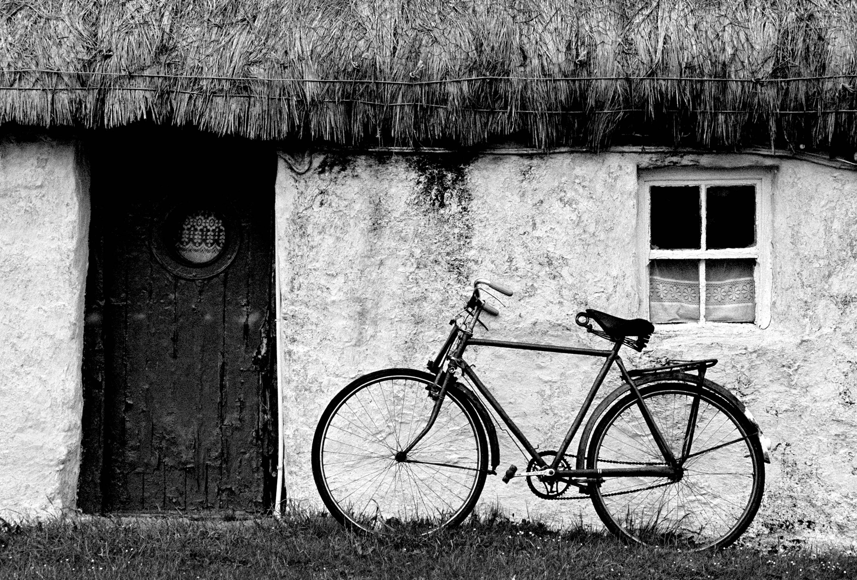 Donegal Cottage '95 Ireland Old Bike