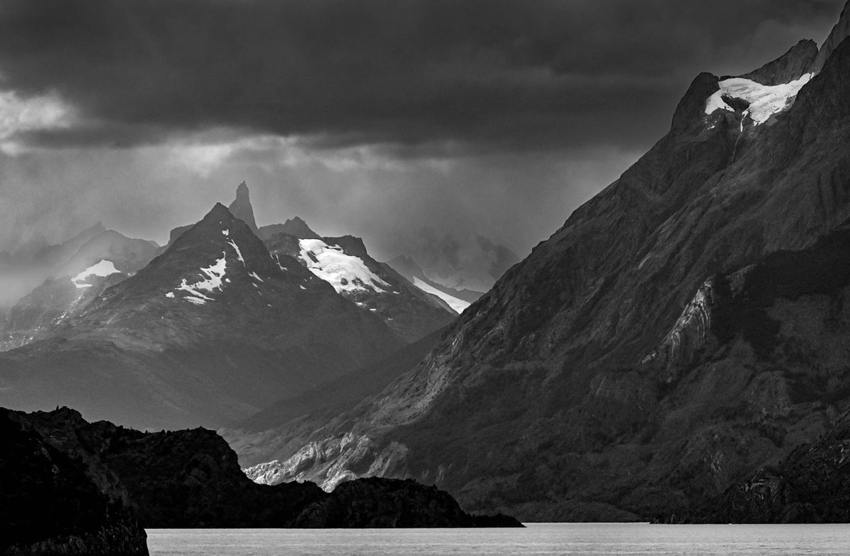 Lago Grey — Black & White Photography by Giles Norman