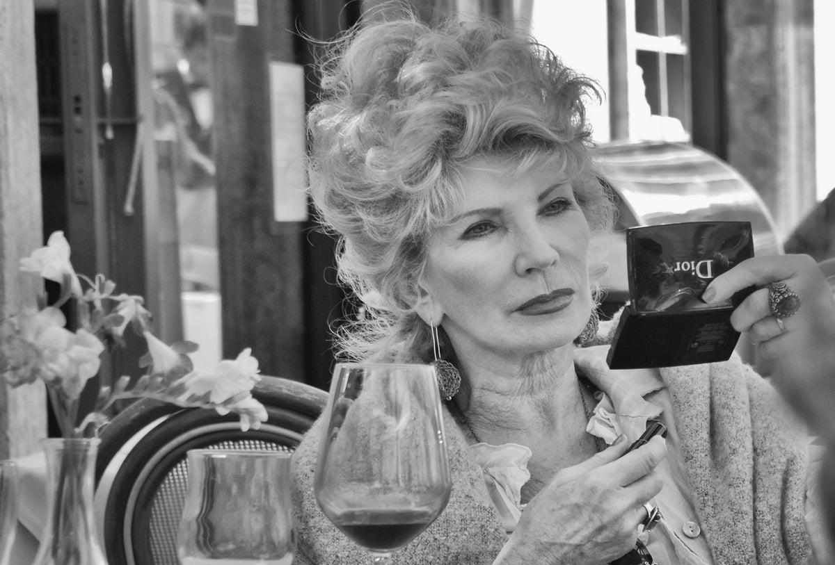 Lady in Cafe